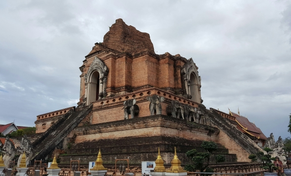 【チェンマイ】チェンマイ市内の歴史ある寺院を巡る 半日観光